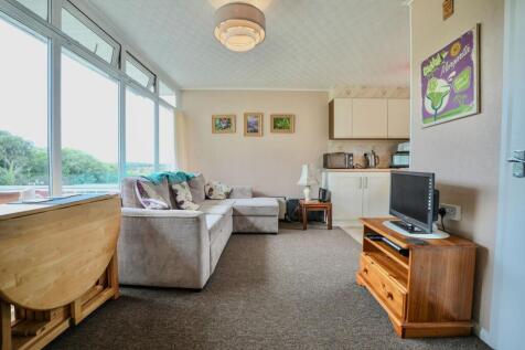 Lounge/Kitchen Area