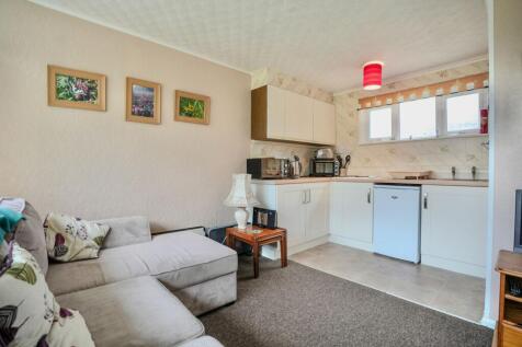 Lounge/Kitchen Area