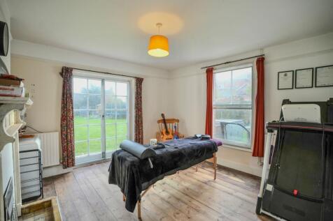 Dining Room/Bedroom 4