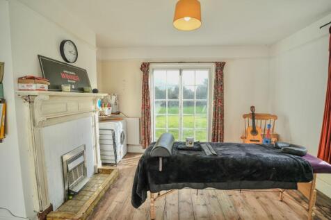 Dining Room/Bedroom 4