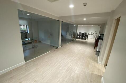 Great West Road 1053  Brentford 5.jpg
