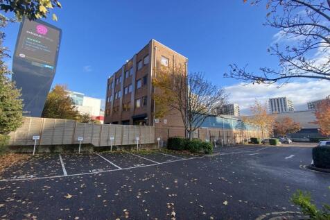 Great West Road 1053  Brentford 10.jpg