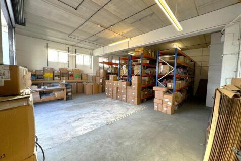 Worton Hall Industrial Estate  Unit 3 4.JPG