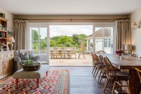Breakfast / Living Room