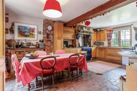 Kitchen/Dining Room (2)