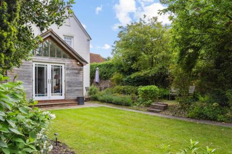 Garden to back of house