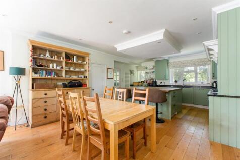 Dining Area (2)