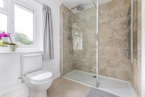 Family Shower Room (2)