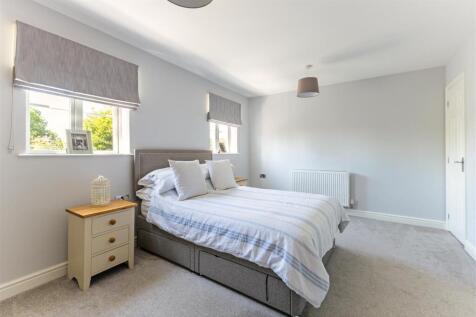 Bedroom 1 (2)