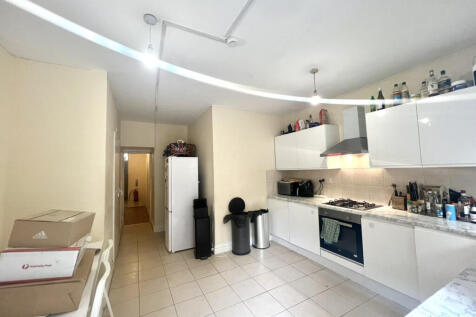 Spacious 7-Bedroom House with Garden in Prime Cla