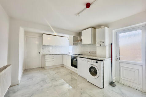 2 Bed Flat to rent in Tooting