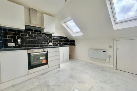 Spacious One Bedroom Top Floor Flat available to 