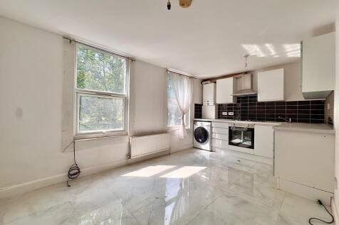 Three to Four bedrooms flat available to rent in 