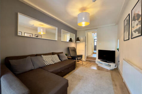 6 BEDROOMS HOUSE TO LET IN TOOTING