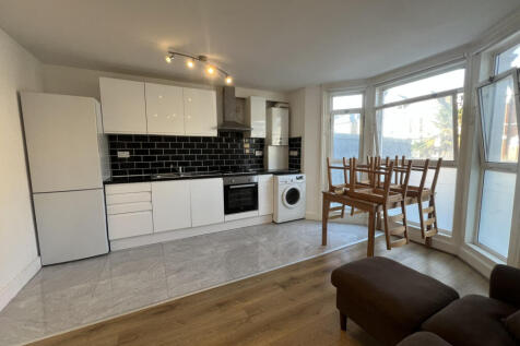 One Bedroom Flat to rent in Tooting