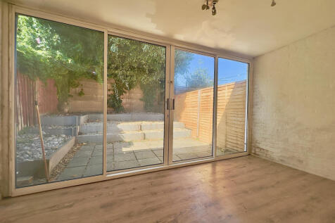Three-bed Terraced House to rent in Putney