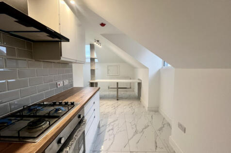 Three Bedroom Flat to rent in Tooting