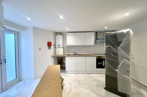 Newly Refurbished 1 bedroom Flat Available to ren