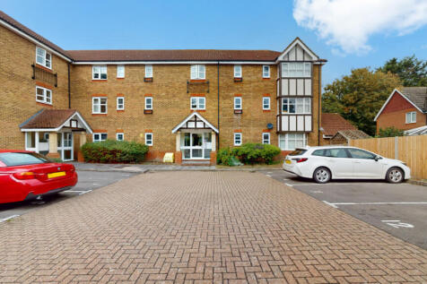 2 Bedroom Flat available to rent in Sutton