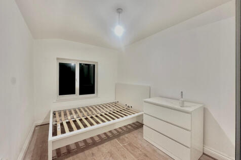 4 Bedroom Flat to rent in Battersea, Clapham Junc