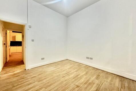 One Bedroom Ground Floor Flat available to rent i