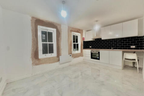 4 Bedroom Flat to rent in Battersea, Clapham Junc