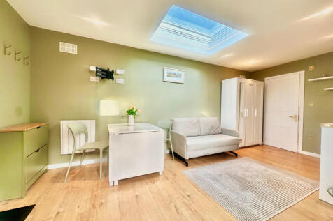 Studio Flat available to rent in Mitcham