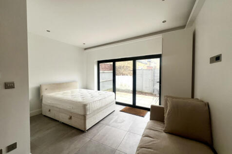 1 bed flat to rent Santley Street, Brixton SW4