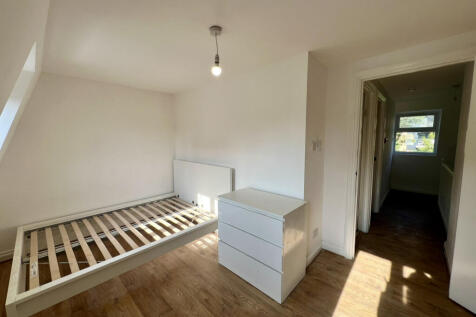 3 Bedroom Flat to rent in Battersea, Clapham Junc