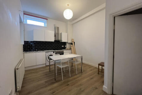 One Bedroom Ground Floor Flat available to rent i