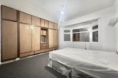 Studio Flat available to let in Mitcham