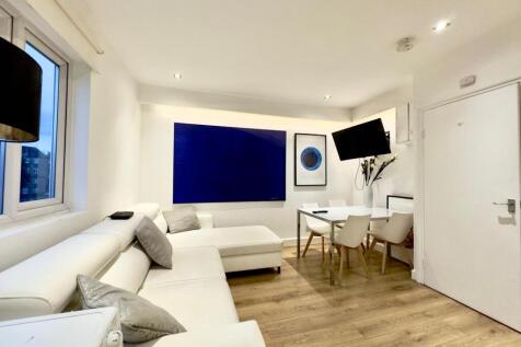 2 Bed Flat available immediately in Clapham