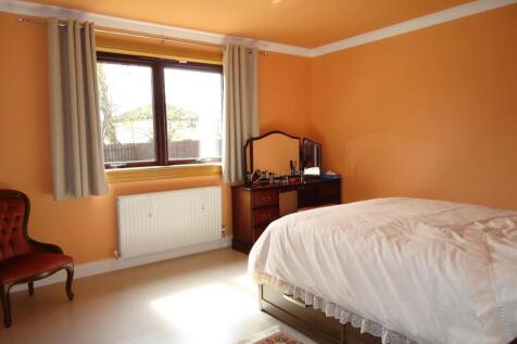 Master Bedroom a.JPG
