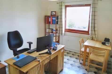Bedroom 3 eaef8e5a-d312-45bf-afd7-32d18a28b7fe.jpe
