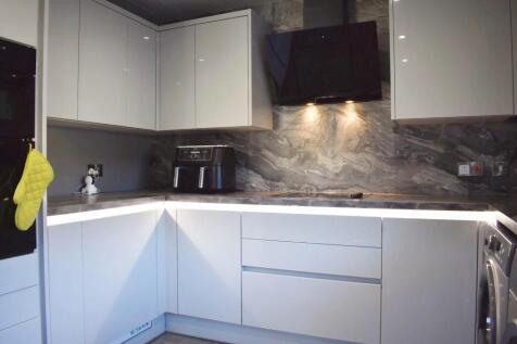 Kitchen 3 v2.jpg