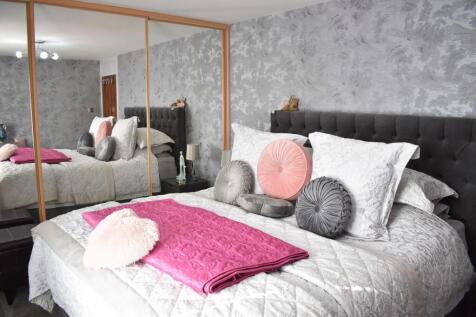 Bedroom 1 v1.jpg
