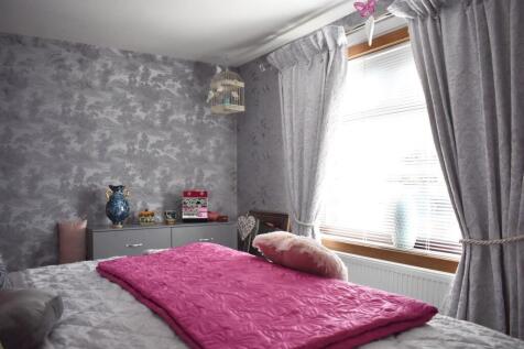 Bedroom 1 v2.jpg