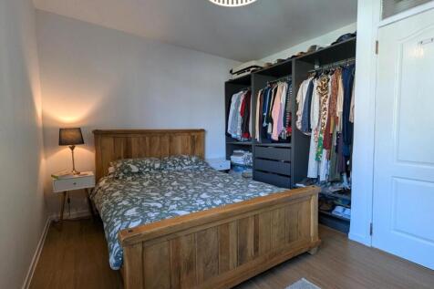 8 Bed 1.jpg