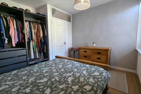 9 Bed 1.jpg