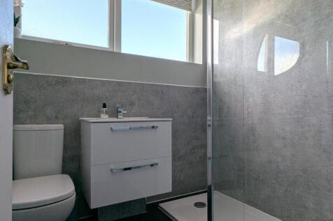 12 Shower Room.jpg
