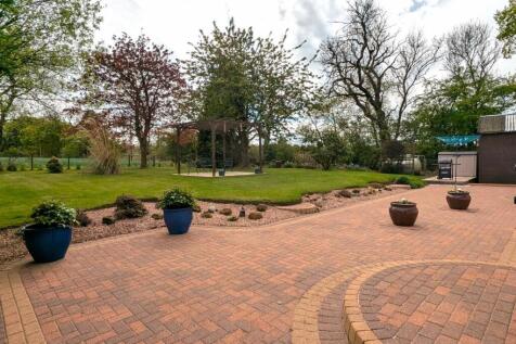 Rear Garden (2).jpg