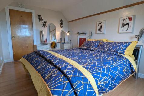 Bedroom One (2).jpg