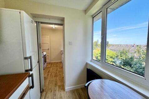 Kitchen /Dining Area