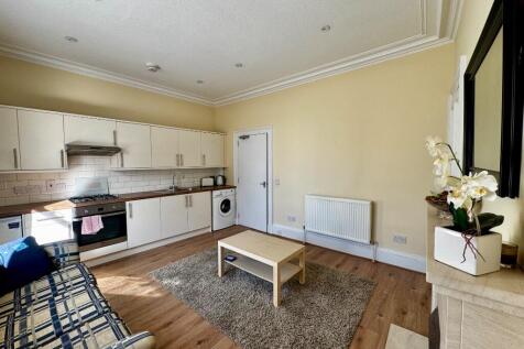 Kitchen / Lounge