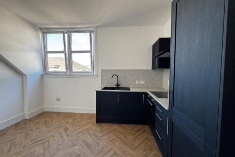 Kitchen / Lounge
