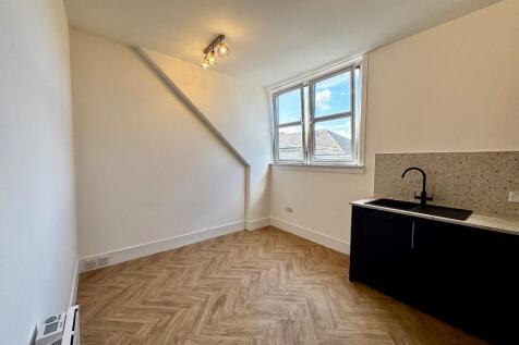 Kitchen / Lounge