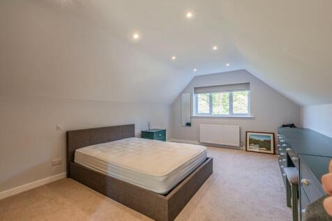 Guest bedroom 