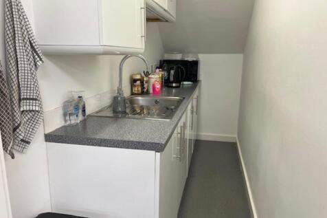 2nd floor rear 3.jpg
