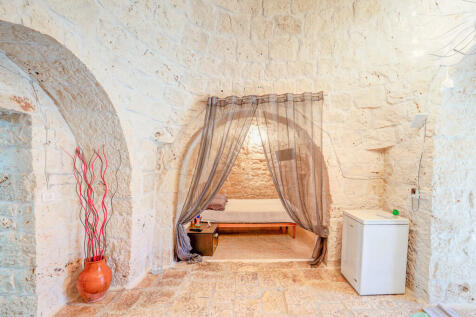 021_Trullo-Palavogna_for_sale_San-Michele-Sale.jpg
