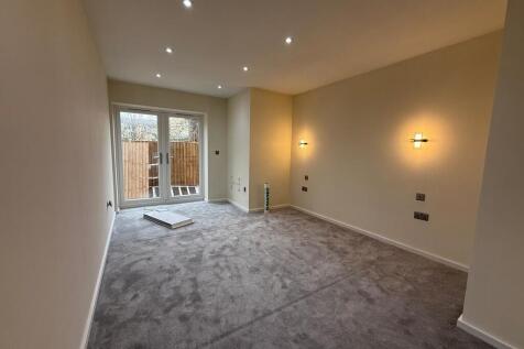 3 bed Station Roa...